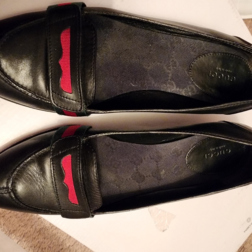 % 100 Authentic/Real Gucci Women's Black Loafers Flats with Accent